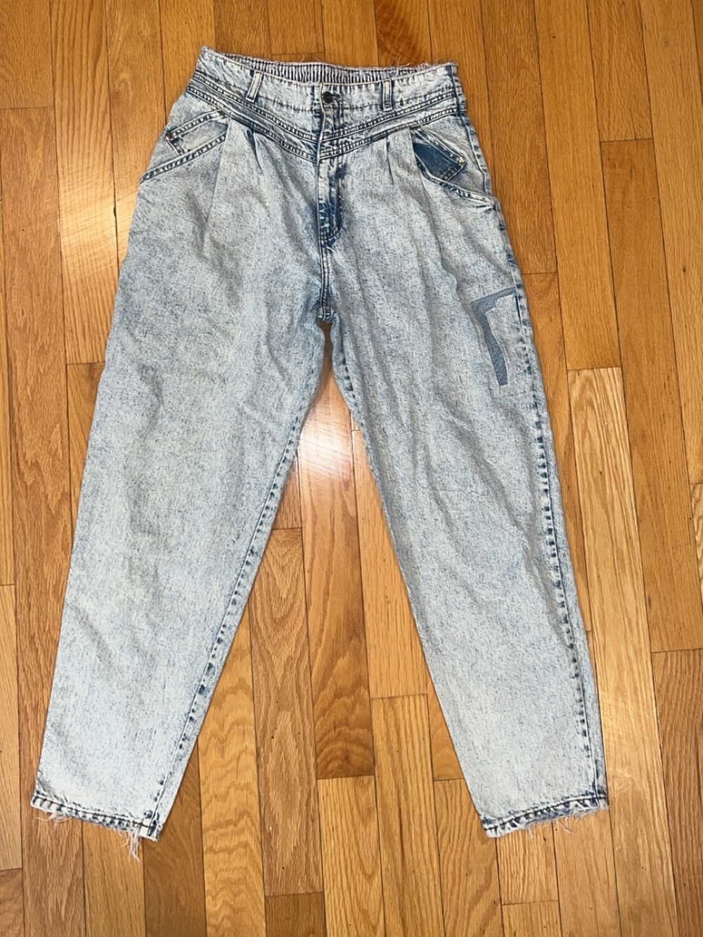 RARE authentic 80’s/90’s Levis Acid Wash Pleated Jeans Western High Rise V Yoke